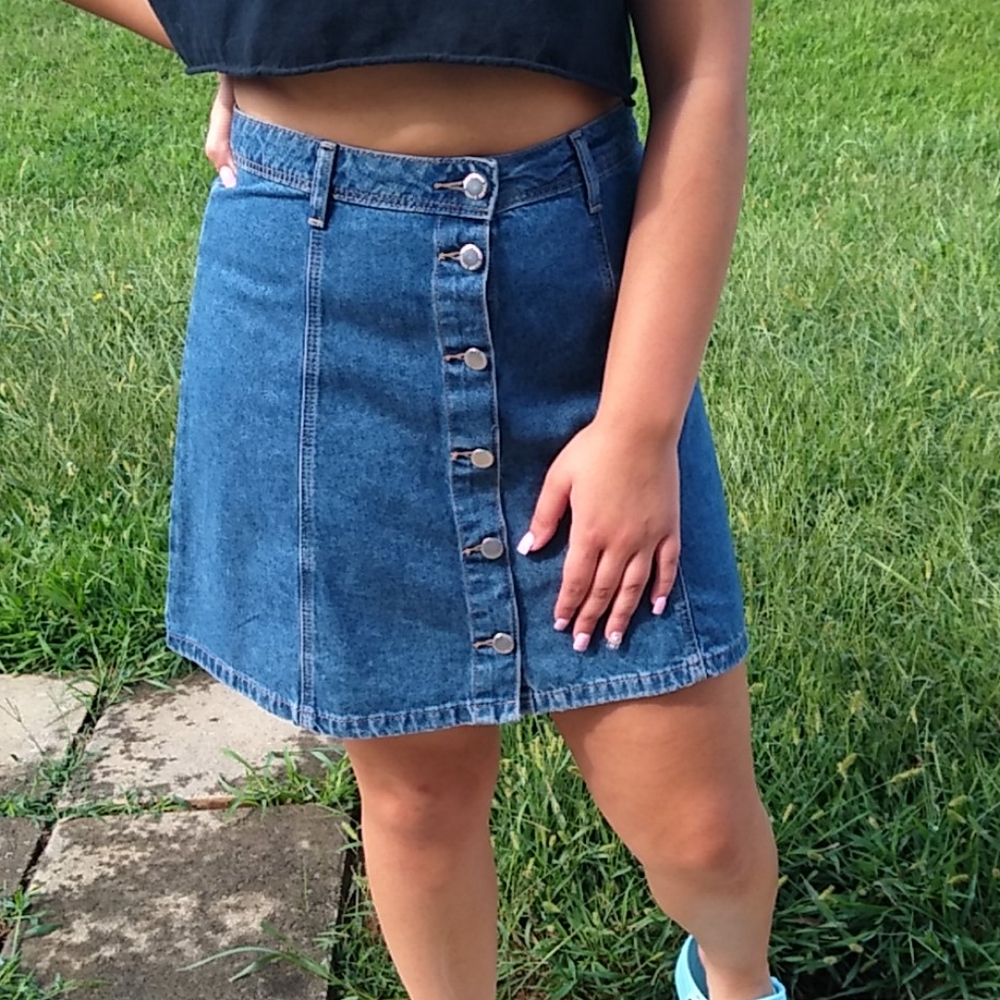 Front‎ button jean skirt size jr 10